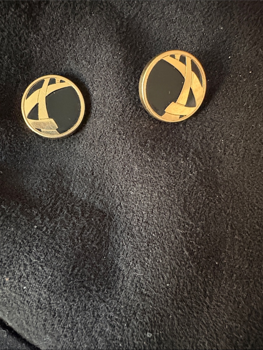 14kt Gold and Onyx Black Round Earrings.